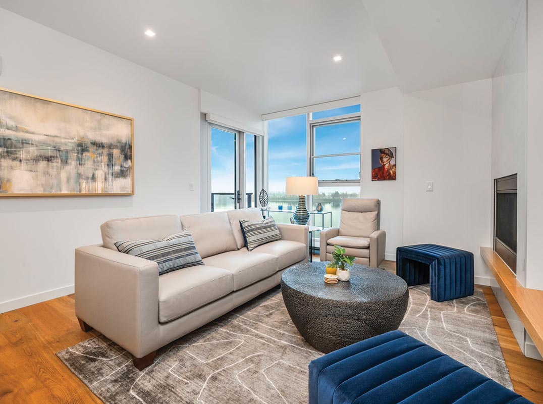 SHOW STOPPING VIEW—1 BEDROOM!